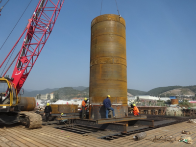 福建南平联络线高速公路A5标吉溪闽江特大桥直径3100mm钢护筒安装施工 