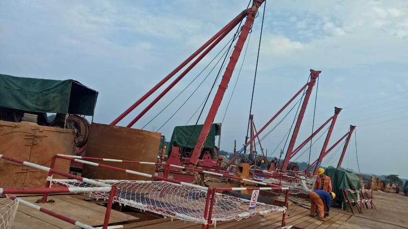 金峰大桥冲击钻施工金峰大桥及连接线工程跨越九龙江西溪,是连接市区